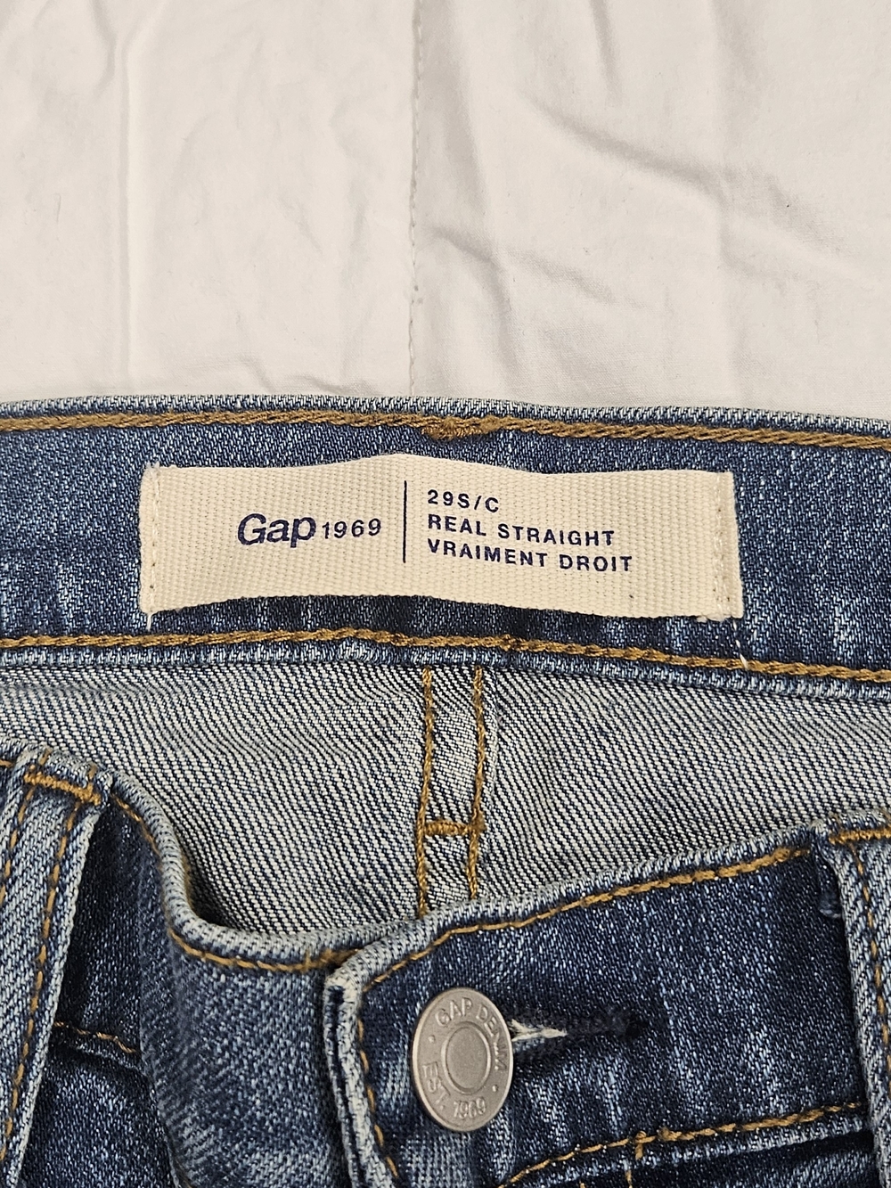 GAP 1969 Real Straight Women’s Jeans in Denim Blue with Gold Stitching
